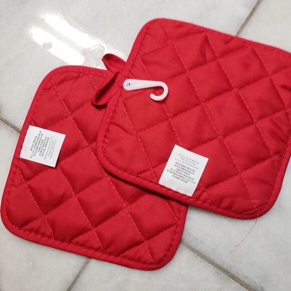 Christmas Set of 5 items,  towels and potholders knomes, NEW - Picture 9 of 10